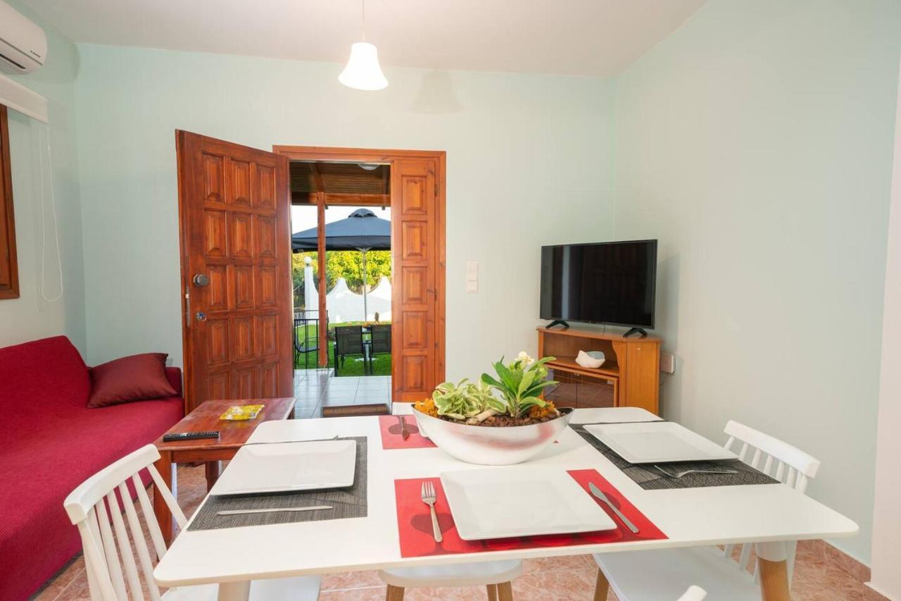 Afroditi Holiday Home - Blue Apartment Svoronata Eksteriør billede